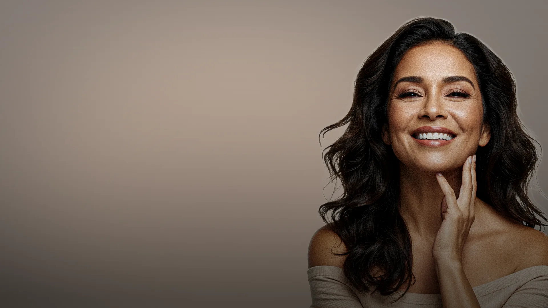 Mulher com expressão serena e confiante